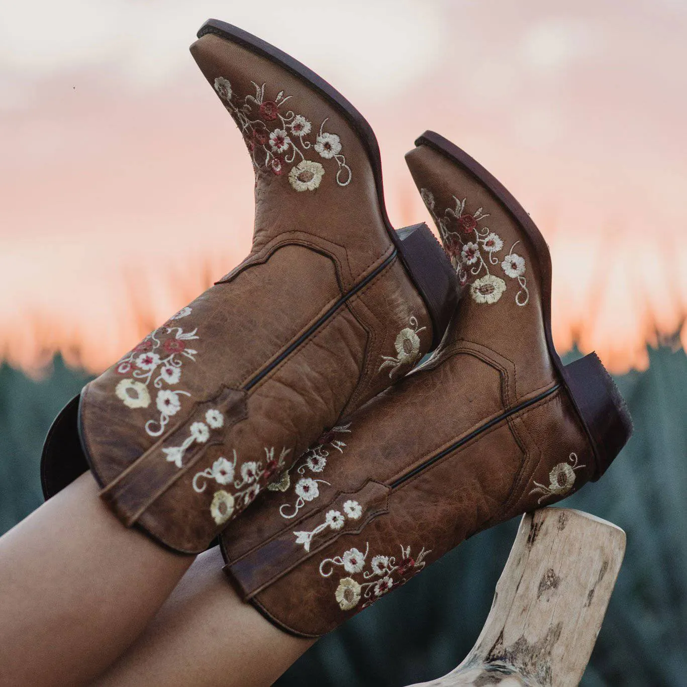 Women's Snipped Toe Western Boots | Floral Showstopper Cowgirl Boots (M50044)